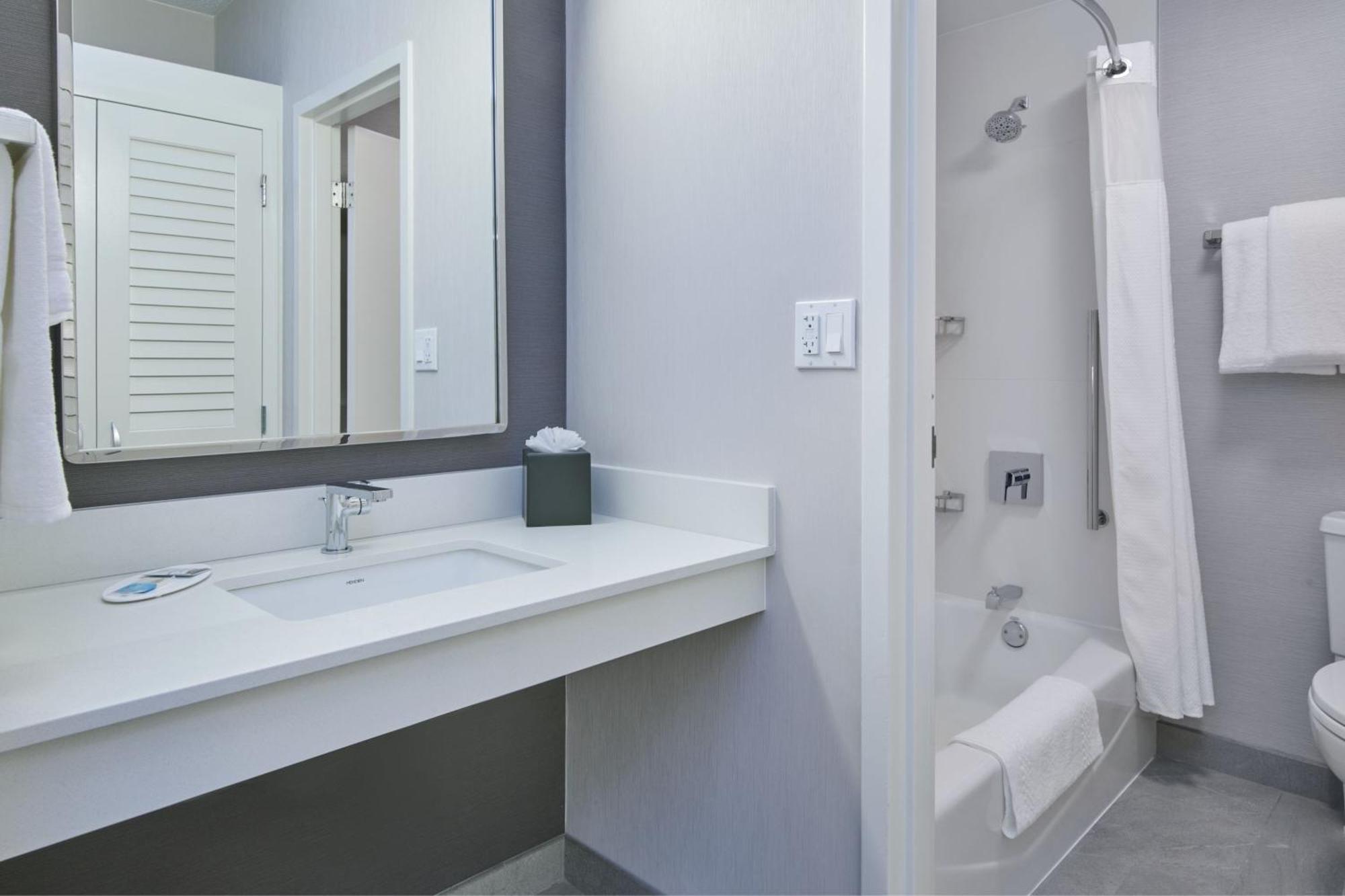 Hotel Courtyard By Marriott Detroit Livonia Esterno foto