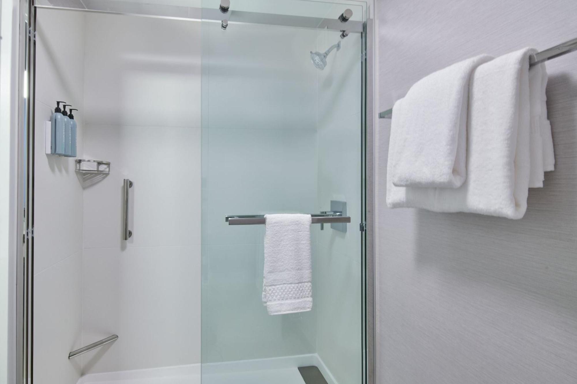 Hotel Courtyard By Marriott Detroit Livonia Esterno foto