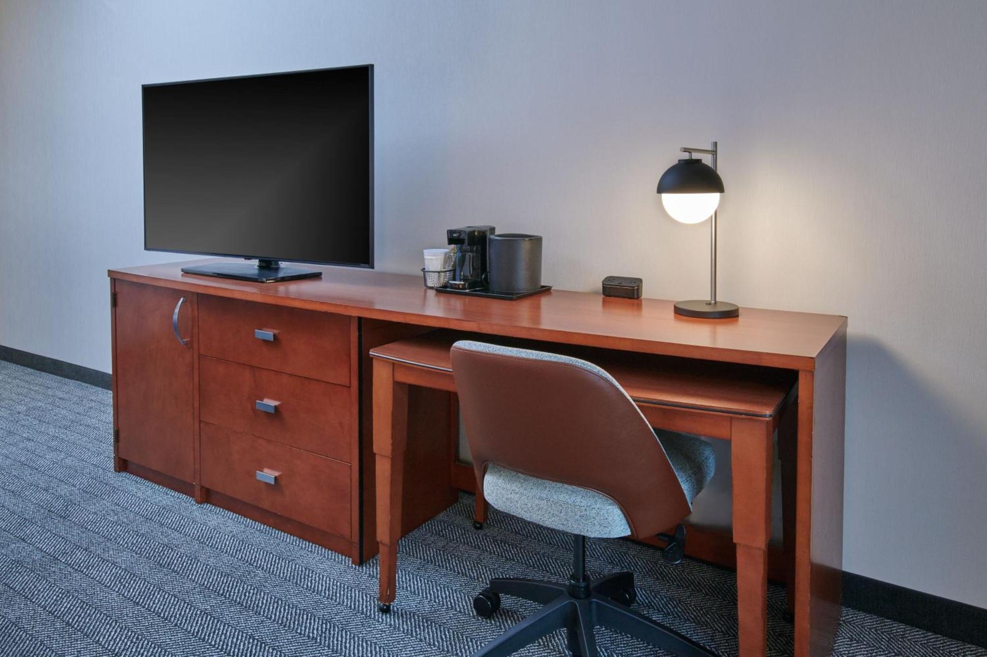 Hotel Courtyard By Marriott Detroit Livonia Esterno foto