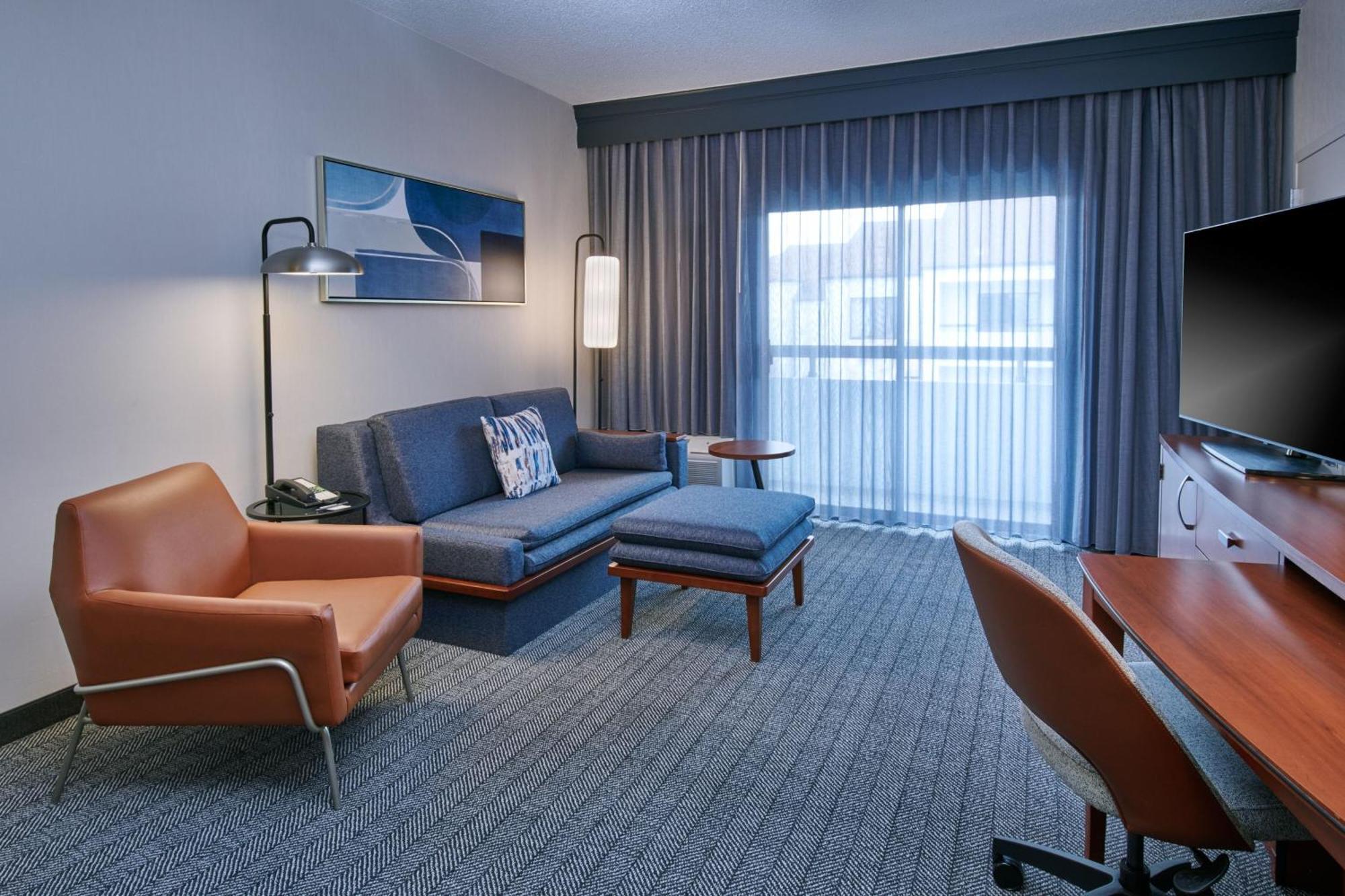 Hotel Courtyard By Marriott Detroit Livonia Esterno foto