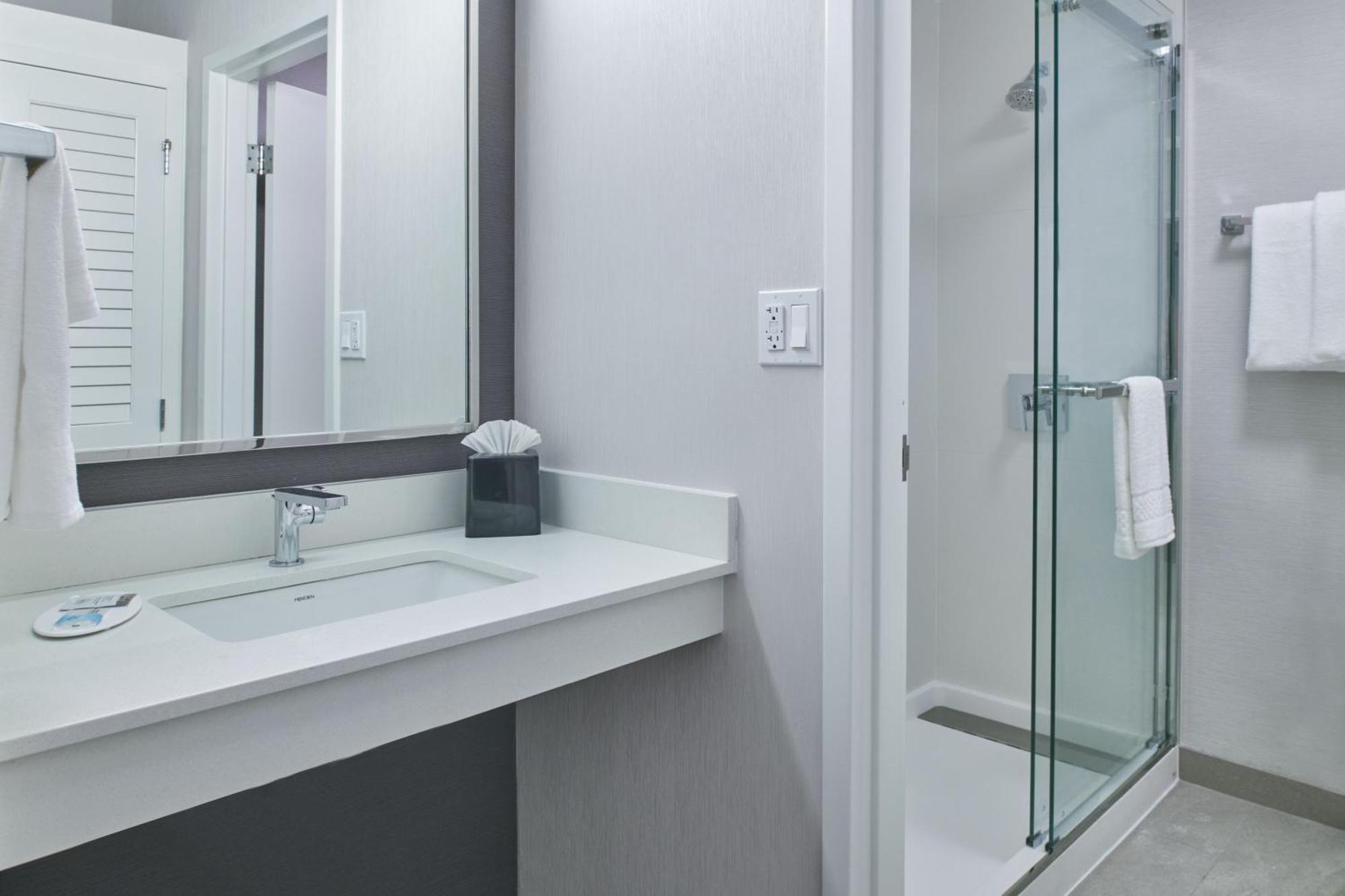 Hotel Courtyard By Marriott Detroit Livonia Esterno foto
