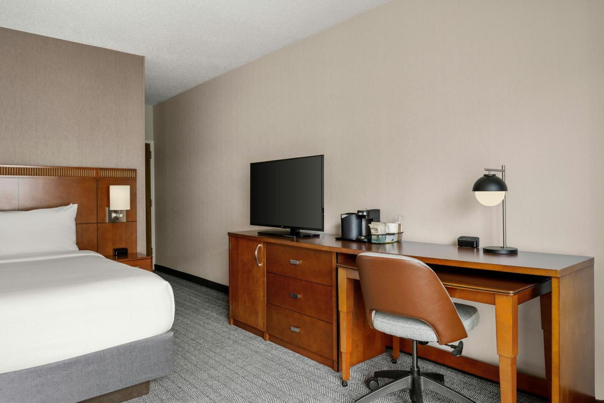 Hotel Courtyard By Marriott Detroit Livonia Esterno foto